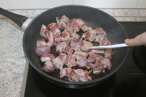 21 - Fleisch scharf anbraten / Sear boar meat
