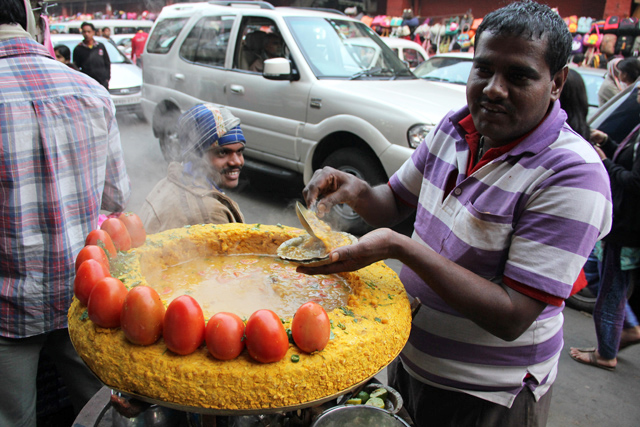 My personal ghugni chaat vendor in Kolkata!
