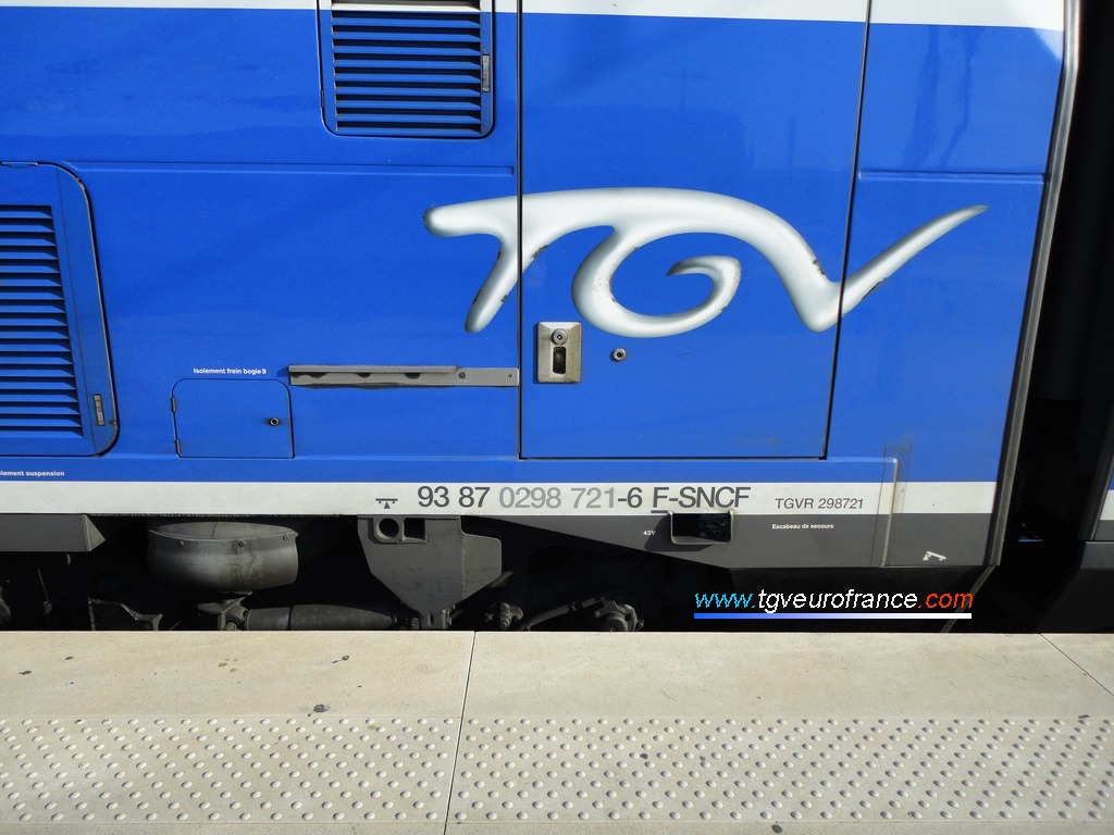 Vue de l'immatriculation UIC de la voiture 8 de la rame TGV Dasye 721