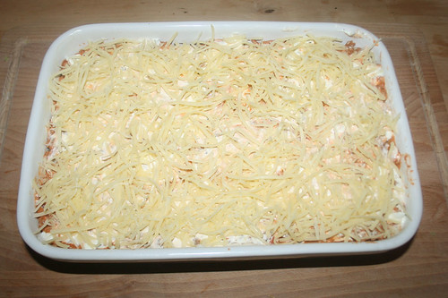 42 - Mit Emmentaler bestreuen / Dredge with emmentaler cheese