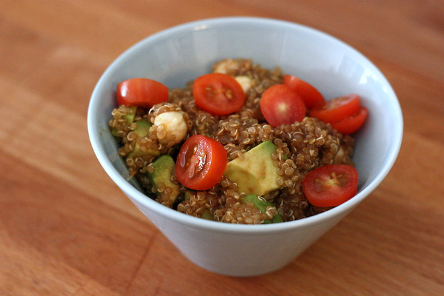 Quinoa, avocado and tomato salad, brinnertime.com