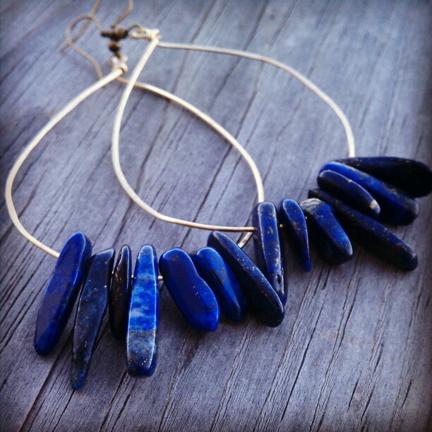 Blue lapis hammered brass hoops. #etsy #lapis #blue #Earrings #jewelry #hoops #lazuli
