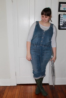Rainy Day outfit: Holding Horse overalls from Anthropologie, heather gray t-shirt, hunter green rain boots