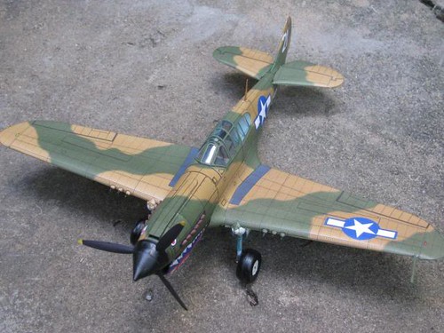 Một chiếc máy bay P-40M Curtiss Kittyhawk mô hình