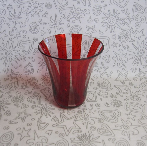 赤いストライプのグラス by Poran111