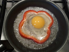 Uovo al tegamino e peperone / Fried egg and pepper