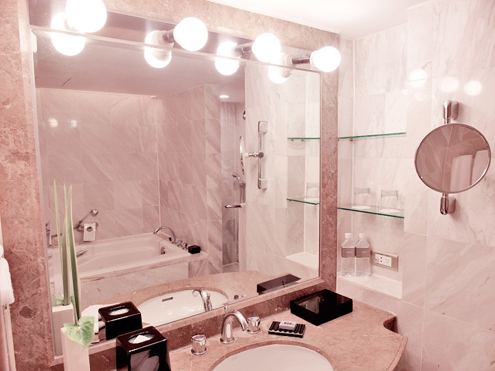 regent taipei hotel toilet mirrors with light bulbs