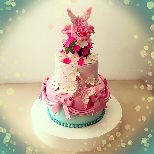 Yine bir Engagement cake... Tebrikler...  #engagement #engagementcakes #butterflycakes #butterfly #mint #pink #sugarflowers #burcinbirdane
