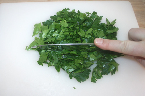 28 - Petersilie zerkleinern / Mince parsley