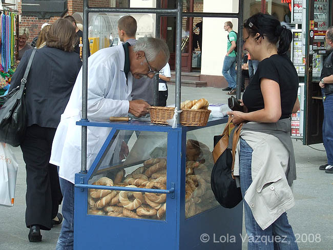 Vendedor de rosquillas. © Lola Vázquez, 2008