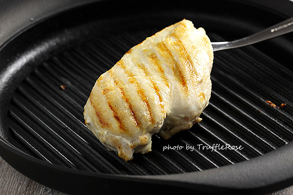 燒烤雞胸肉、花椰菜搭沙嗲醬 & 簡易雞胸肉燒烤法-20130201
