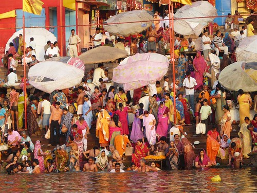 Photo purifying bath in the Ganges (Varanasi, India)
