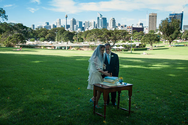 sydney skyline book wedding cake