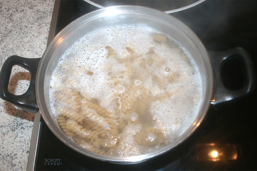 12 - Nudeln kochen / Cook noodles