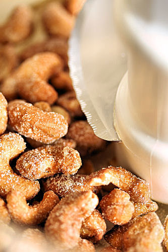 Cashews-ready-for-grinding-