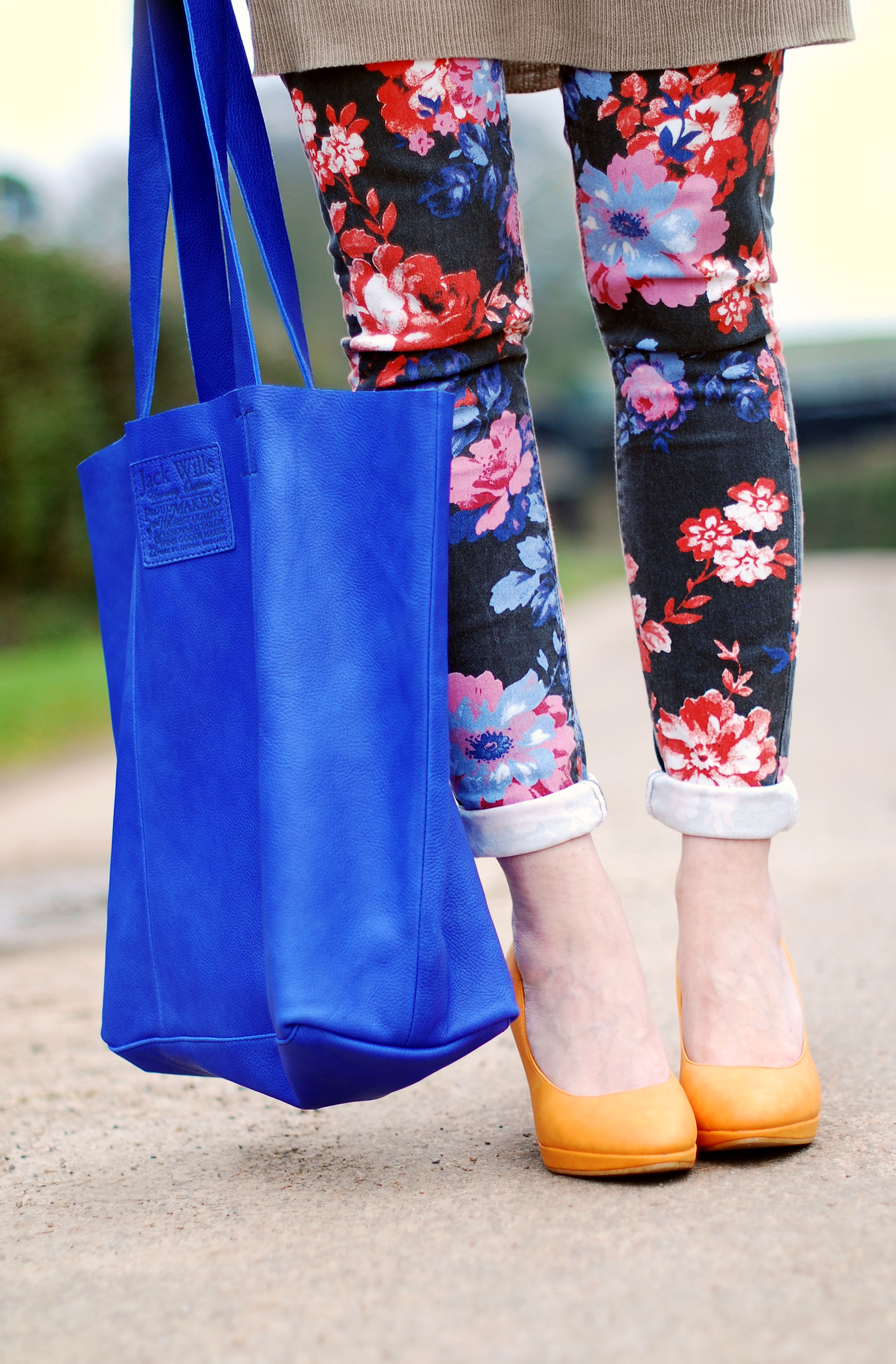 Cobalt blue tote, floral jeans & tangerine heels