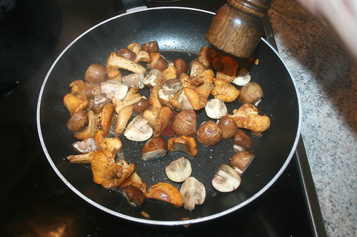 42 - Pilze anbraten & würzen / Roast & taste mushrooms