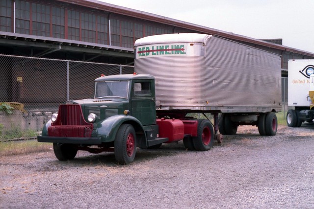 Vintage Tractor Trailer 41