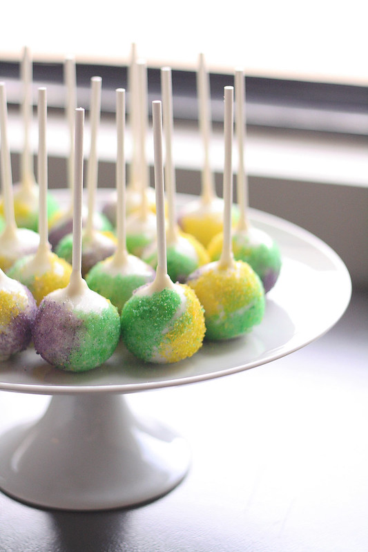 a day late or 364 days early? (king cake cake pops!)