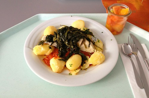 Seelachs im Tomatenbett mit Blattspinat & Kartoffeln / Coalfish with tomatoes, leaf spinach & potatoes