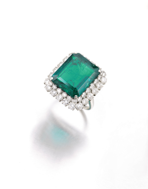 6TX4D - An emerald and diamond ring Bulgari 1964.jpg