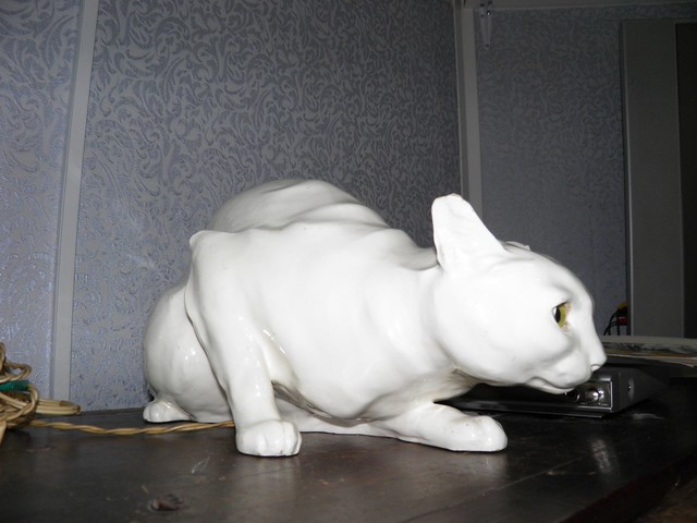 Фарфоровый кот // Porcelain cat