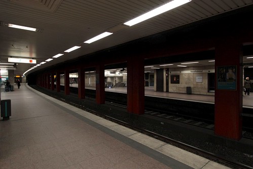 Hauptbahnhof station and the pair of underground island platforms for the U-Bahn