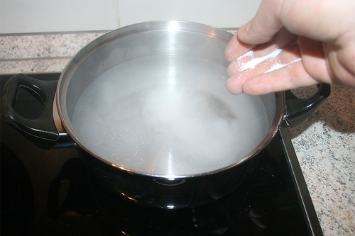 41 - Wasser zum kochen bringen & salzen / Boil & salt water