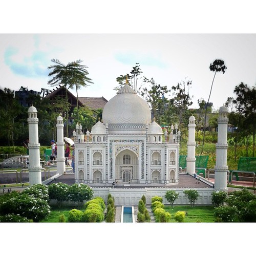 Name this structure! ... a masterpiece both in real life and in LEGO! #legofun #legoland #Malaysia