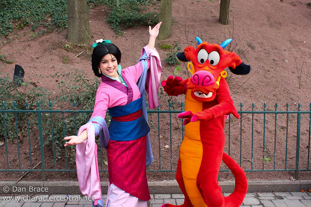 Meeting Mulan and Mushu