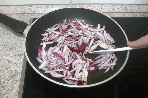22 - Zwiebeln andünsten / Roast onions gently