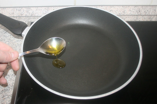 13 - Olivenöl erhitzen / Heat up olive oil