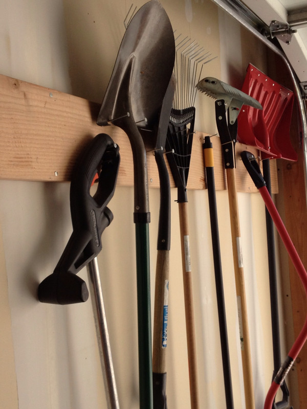 ideas-for-hanging-up-tools-in-garage