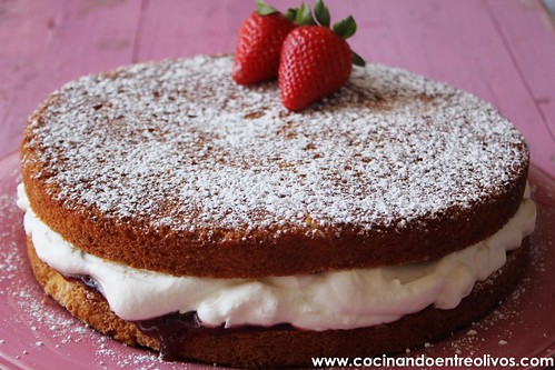 Victoria Sponge Cake www.cocinandoentreolivos (24)