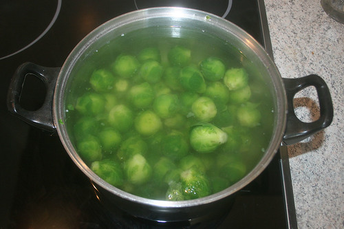 19 - Rosenkohl blanchieren / Parboil sprouts