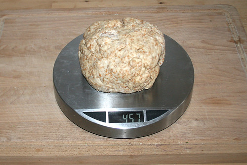 19 - Teig abwiegen / Weigh dough