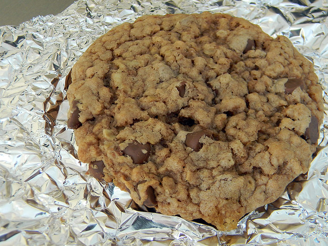 Crispy Chewy Chocolate Oatmeal Cookies