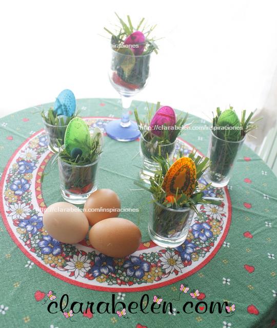 Hacer huevos de Pascua con los niños utilizando cucharas