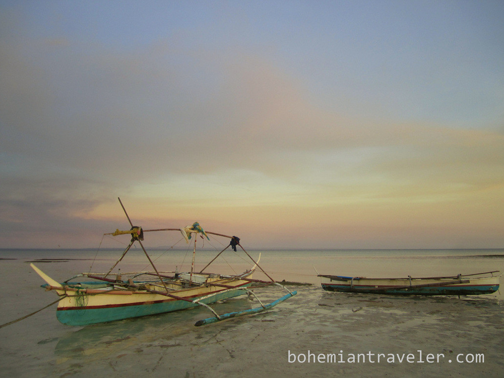 Bantayan beach sunset boats (2)