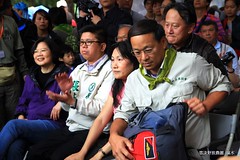 蔡英文（圖左）走訪藻礁，認為台灣正處於價值選擇的關鍵，期待台灣人民能選擇生態台灣。（攝影：呂東杰）