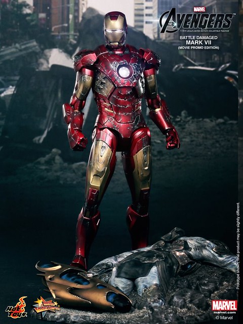Hot-Toys-Battle-Damaged-Iron-Man-Mark-VII-002