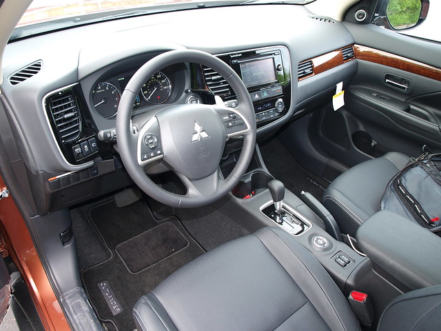2014 Mitsubishi Outlander GT 4