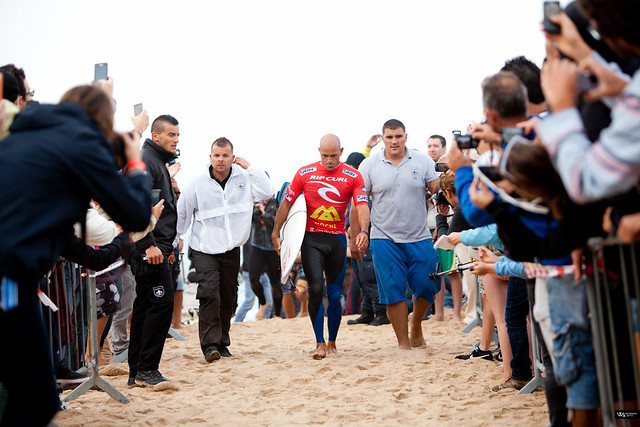Kelly Slater returns to the beach after being eliminated by Portuguese wildcard Frederico Morais.