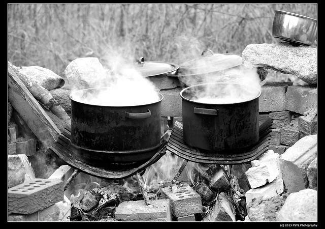 Boiling maple sap to make syrup