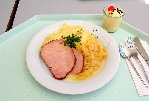 Kasslerbraten mit Sauerkraut & Kartoffelpüree / Smoked pork roast with sauerkraut & mashed potatoes