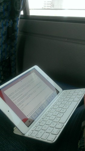 iPad mini + Logicool (Logitech) Ultrathin Keyboard Mini in the bus 3