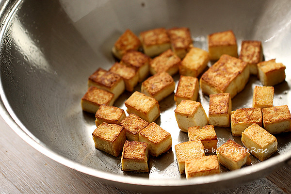 玉米豆腐炒 & 香滷一口豆腐-20130401
