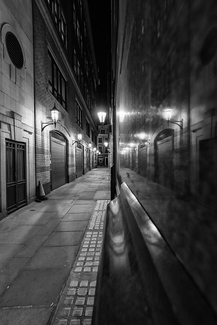 A-dark-alley-in-London