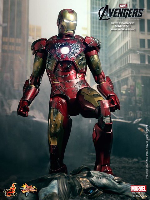 Hot-Toys-Battle-Damaged-Iron-Man-Mark-VII-007