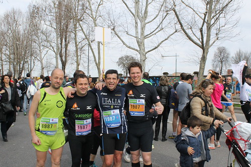 Milano City Marathon 2013 Maurizio Lupi con i compagni di staffetta